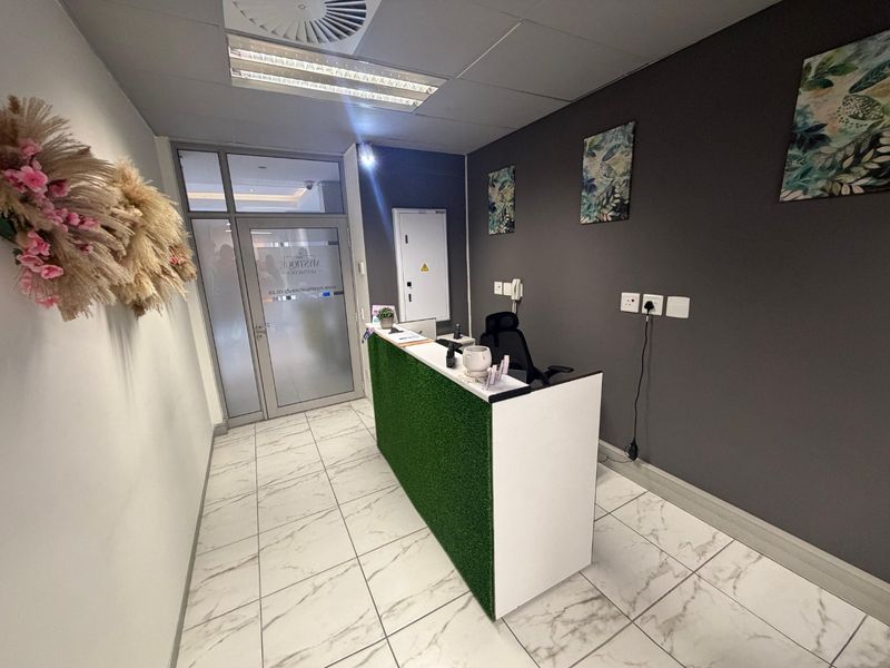 GROUND FLOOR COMMERCIAL UNIT TO LET | HYDE PARK, CENTURY CITY, CAPE TOWN - Photo 2