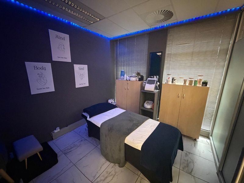 GROUND FLOOR COMMERCIAL UNIT TO LET | HYDE PARK, CENTURY CITY, CAPE TOWN - Photo 4
