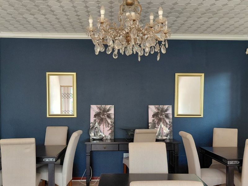 Private Room to Rent in a 5 bedroom house at Prestigious Waterkloof - Photo 6