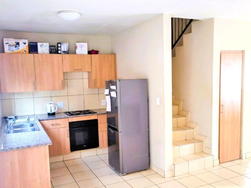 Spacious 3-Bedroom, 2-Bathroom, double Garages and a Private Garden Duplex To Rent in Annlin, Pretoria - Photo 9