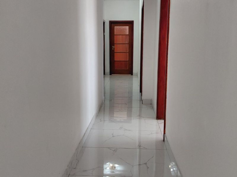 Private Room with walk-in closet to Rent in a 5 bedroom house at Prestigious Waterkloof - Photo 6