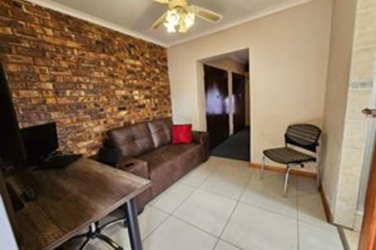 Calling on single individuals....  - Photo 3