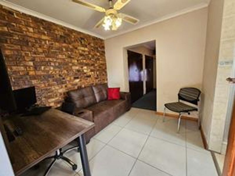 Calling on single individuals....  - Photo 3
