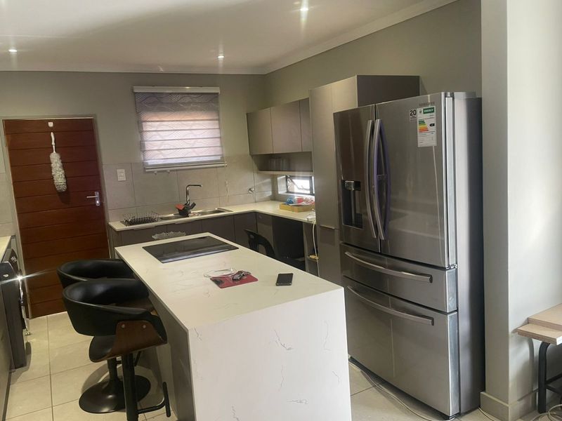 3-Bedroom, 2-Bathroom House to Rent in Lion Pride Lifestyle Estate - Photo 2