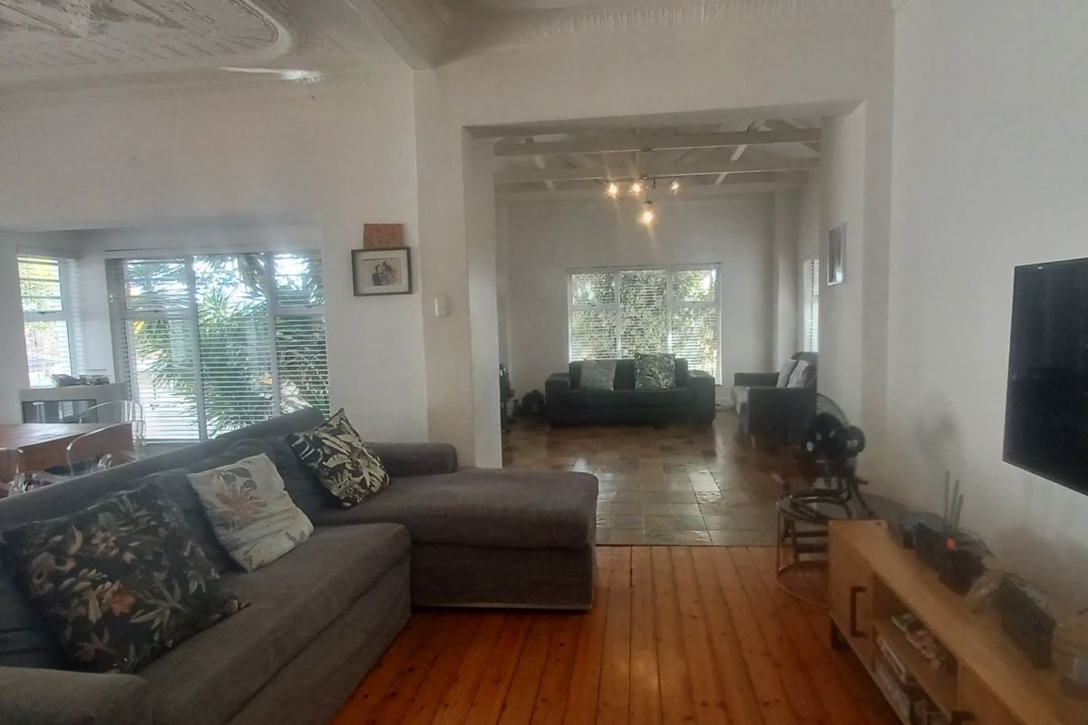 Charming Family Home in Kensington with Studio , Solar & Backup Power - Photo 2
