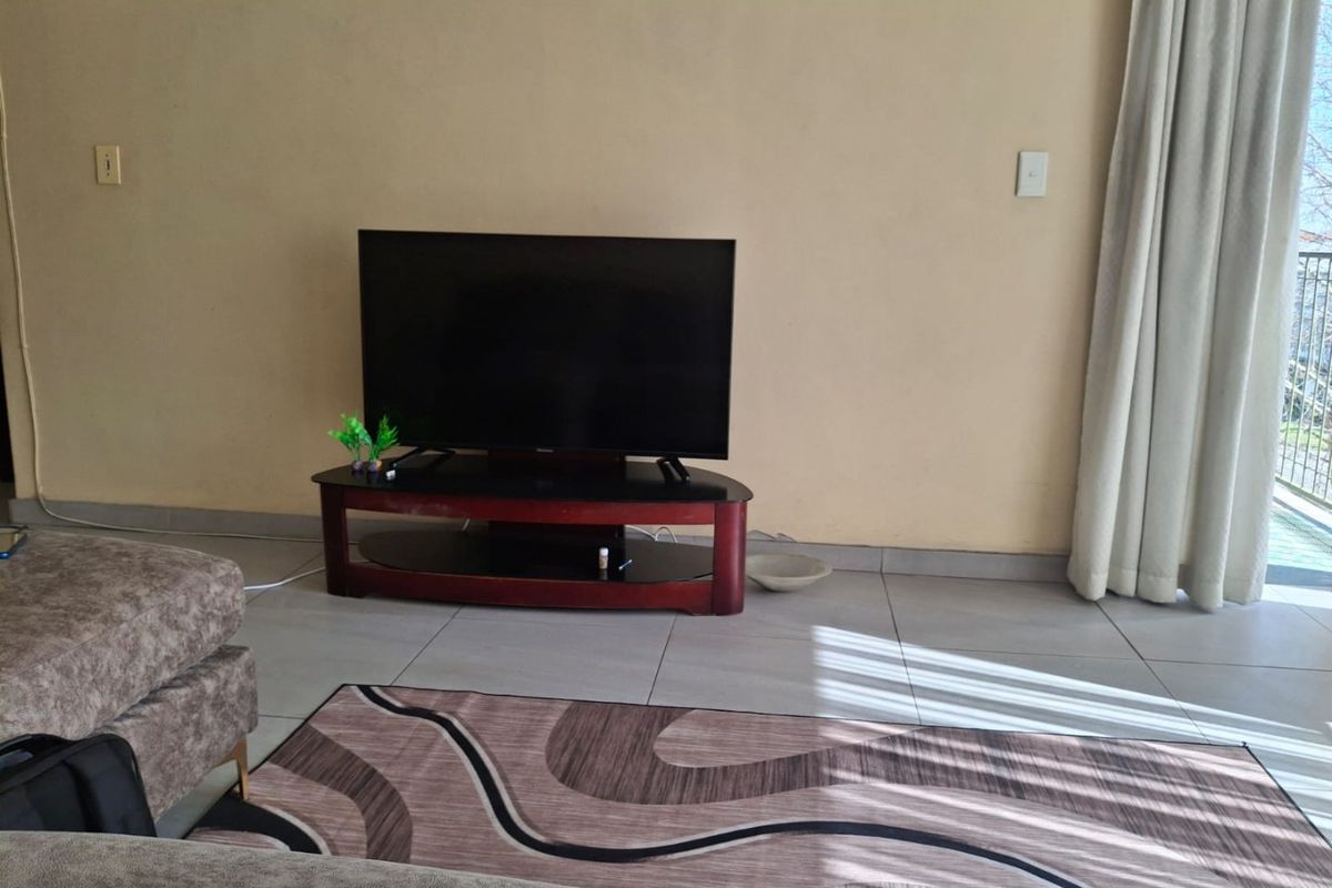2 bedroom offering space, convenience and safety  - Photo 5