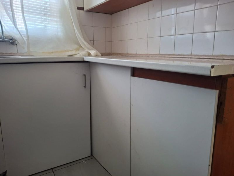 2 bedroom offering space, convenience and safety  - Photo 8
