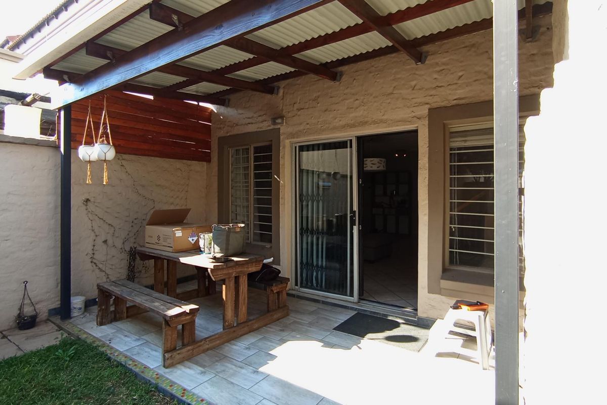 2 bedroom townhouse for sale  - Photo 2