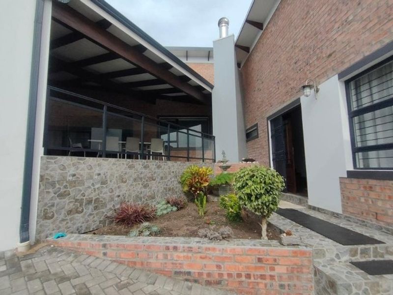 4 Bedroom House for Sale in Noorsekloof Noorsekloof, Jeffreys Bay - Photo 5