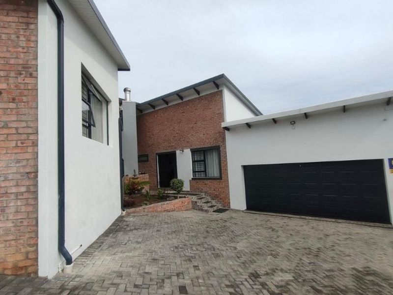 4 Bedroom House for Sale in Noorsekloof Noorsekloof, Jeffreys Bay - Photo 9