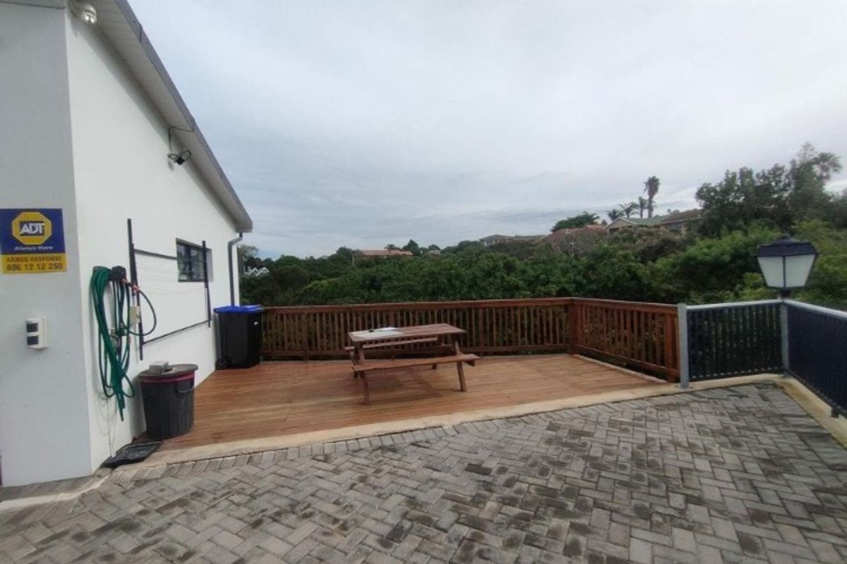 4 Bedroom House for Sale in Noorsekloof Noorsekloof, Jeffreys Bay - Photo 3