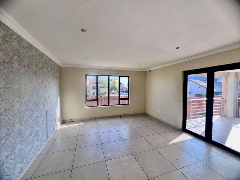 3 bedroom home for sale in Olympus - Photo 5