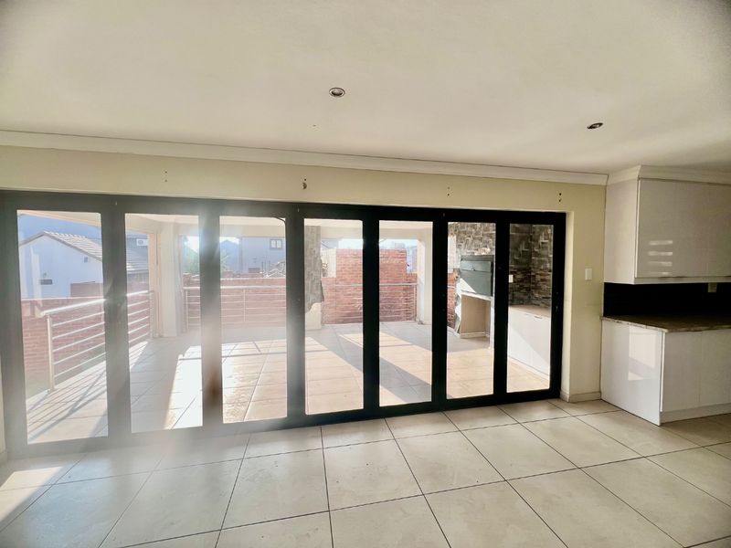 3 bedroom home for sale in Olympus - Photo 9