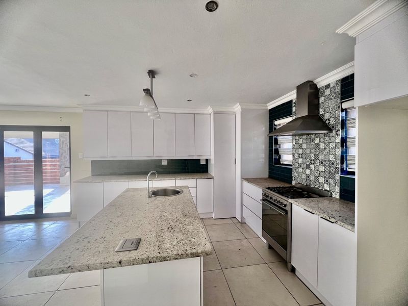 3 bedroom home for sale in Olympus - Photo 7