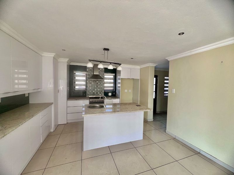 3 bedroom home for sale in Olympus - Photo 8