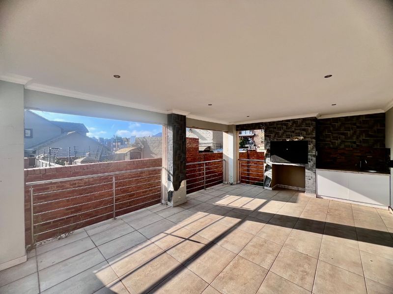 3 bedroom home for sale in Olympus - Photo 3