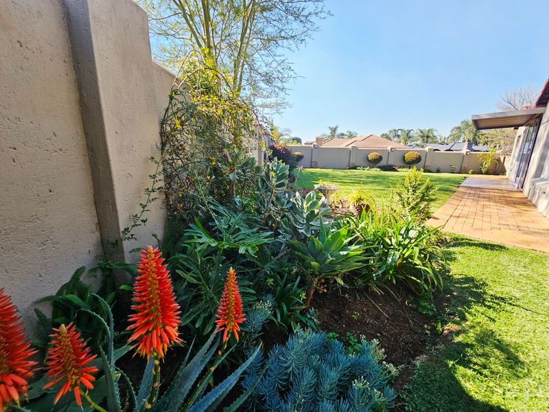 A Beautiful 3 bedroom 2 bathroom townhouse for sale in Heuwelsig Estate - Photo 5