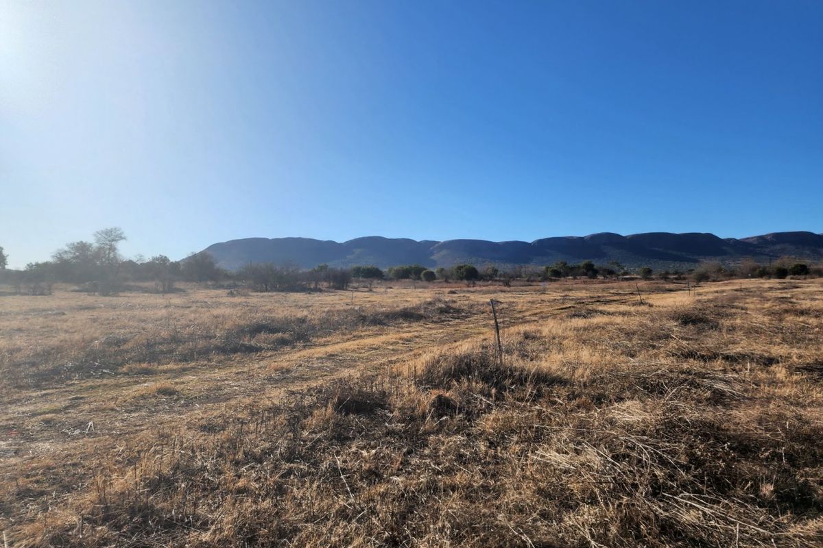 Prime 1252 m2 vacant land in La Camargue Estate - Photo 2