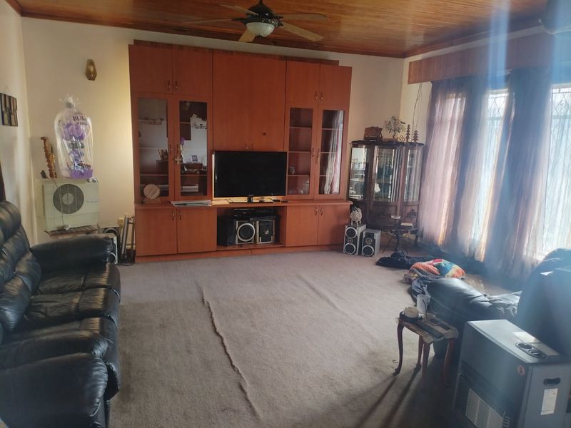 3 Bedroom House for Sale in Casseldale  - Photo 4