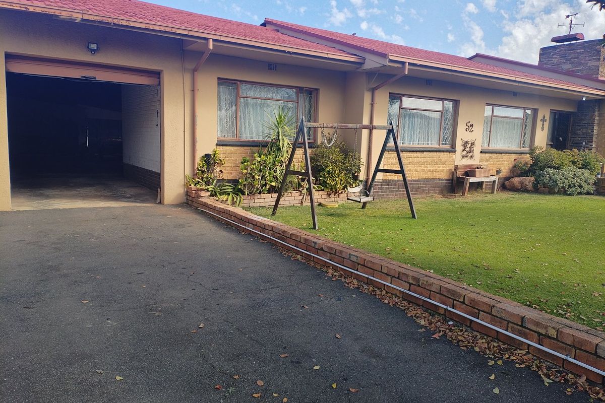 3 Bedroom House for Sale in Casseldale  - Photo 2
