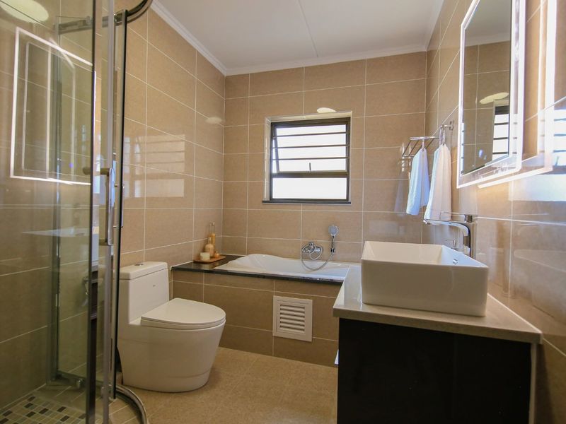 3 Bedroom House in Fourways - Photo 5