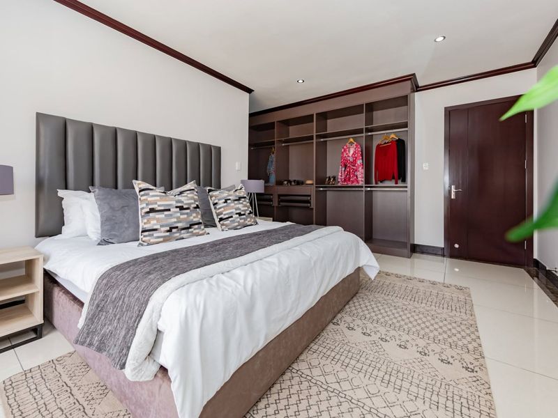 3 Bedroom House in Fourways - Photo 4