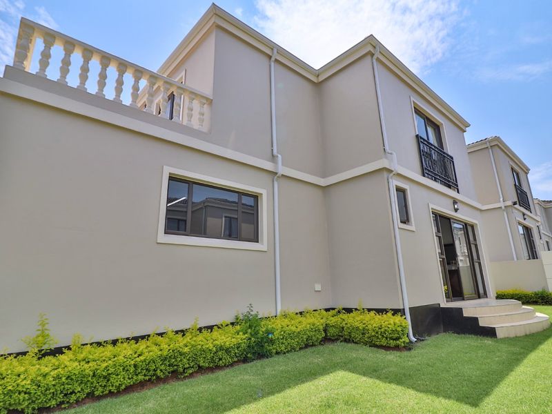 3 Bedroom House in Fourways - Photo 1