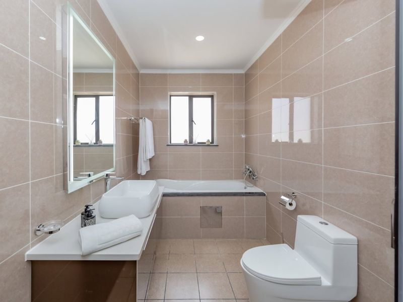 3 Bedroom House in Fourways - Photo 3
