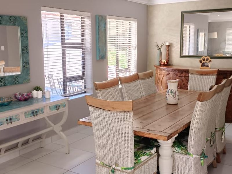 Secure Coastal Luxury, Modern, Energy-Efficient Living in a Prime Coastal Suburb - Photo 7