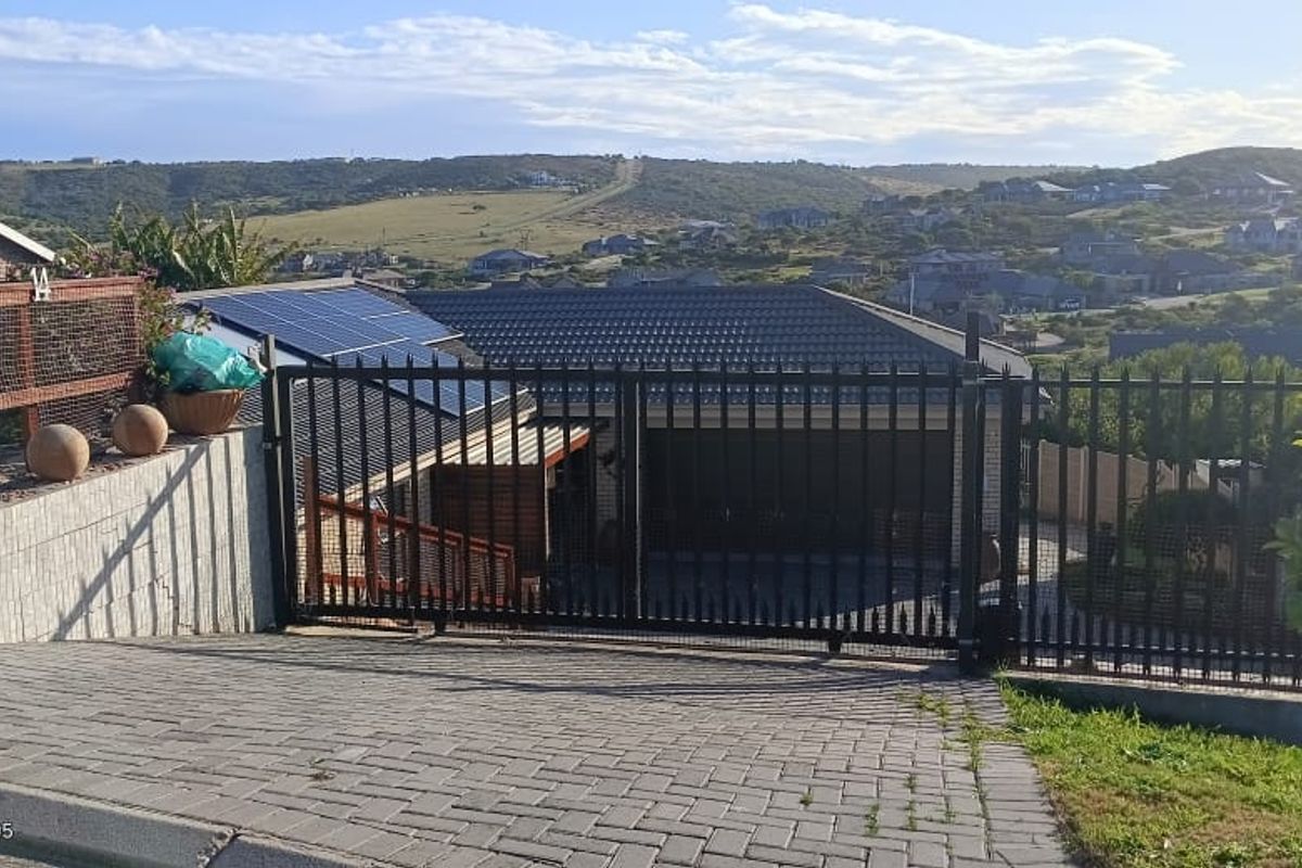Secure Coastal Luxury, Modern, Energy-Efficient Living in a Prime Coastal Suburb - Photo 3