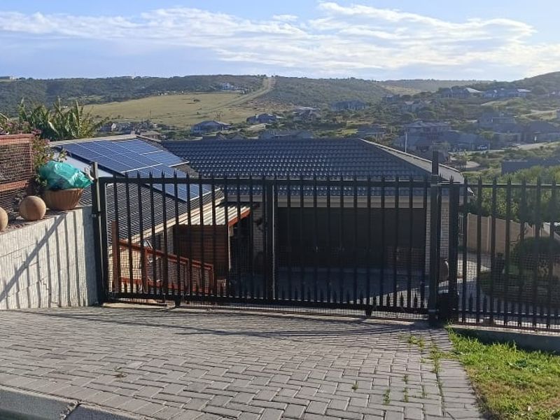 Secure Coastal Luxury, Modern, Energy-Efficient Living in a Prime Coastal Suburb - Photo 3