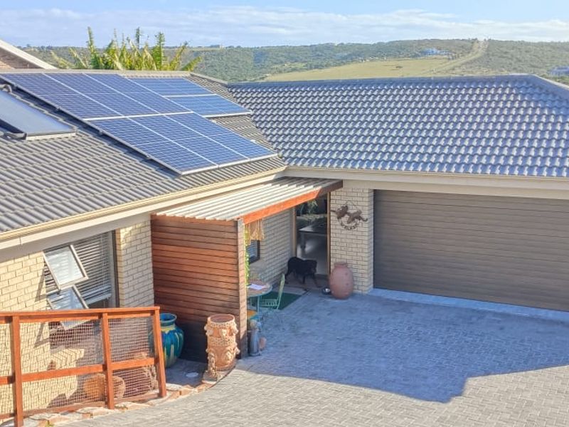 Secure Coastal Luxury, Modern, Energy-Efficient Living in a Prime Coastal Suburb - Photo 1