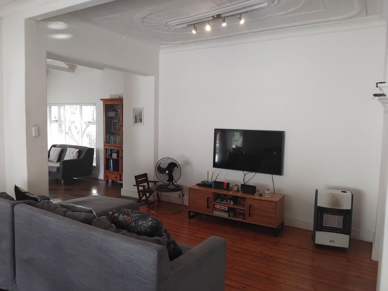 Modern Family Living with Solar Power and Granny Flat! - Photo 10