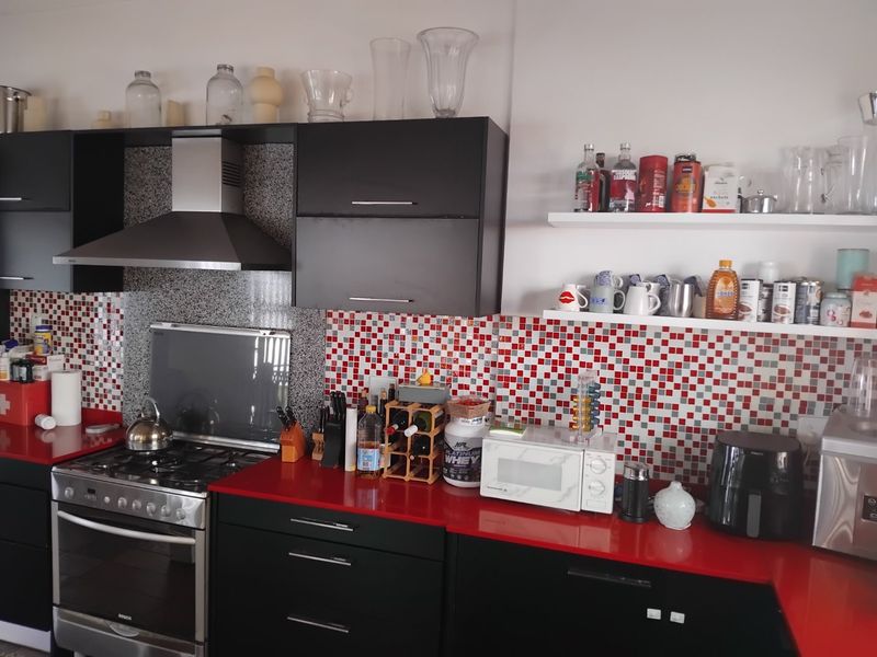 Modern Family Living with Solar Power and Granny Flat! - Photo 8