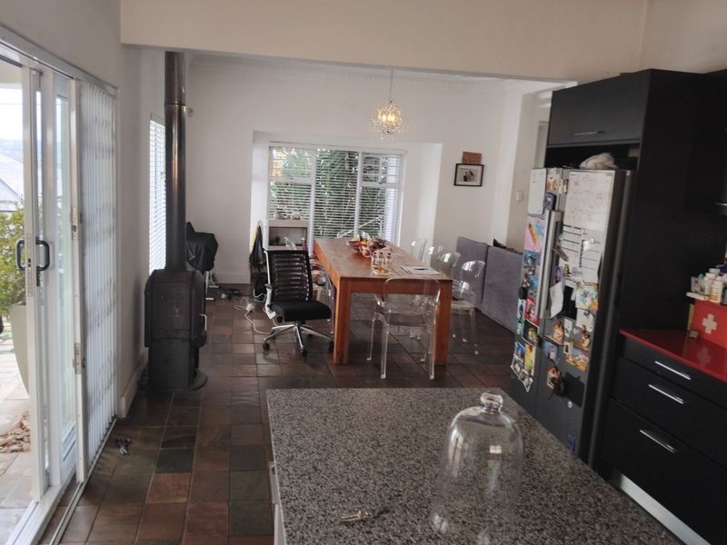 Modern Family Living with Solar Power and Granny Flat! - Photo 7