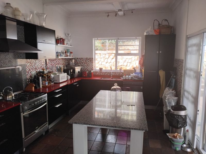 Modern Family Living with Solar Power and Granny Flat! - Photo 6