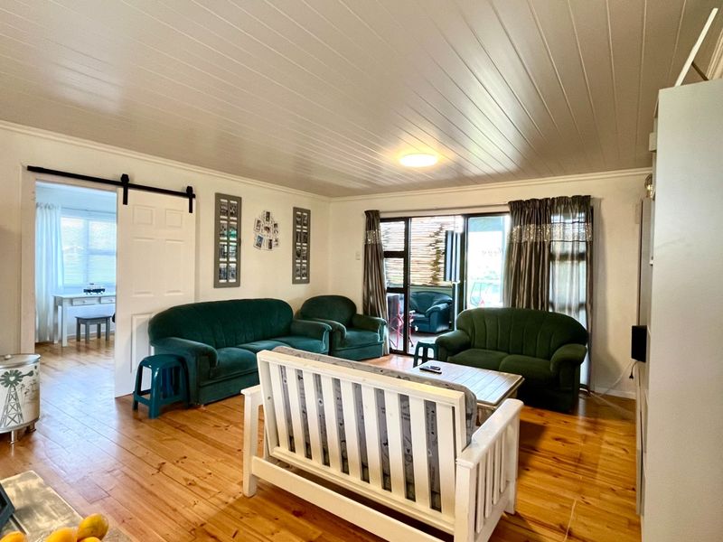 Country Living at Its Finest – A Peaceful Herbertsdale Retreat on 2,683m2 - R1 995 000!! - Photo 5