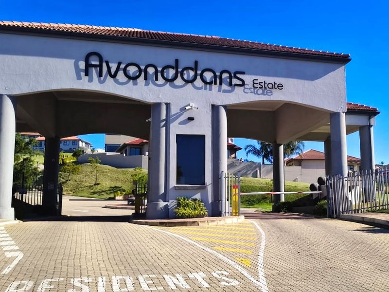 PANORAMIC STAND WITH SPECTACULAR MOUNTAIN VIEWS IN AVONDDANS COUNTRY ESTATE - Photo 1