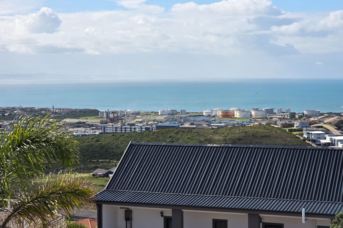 Large House... Separate Apartment... Unrestricted Ocean Views !!! - Photo 4