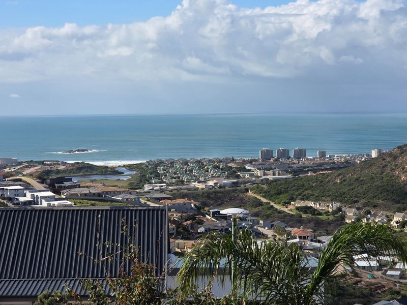 Large House... Separate Apartment... Unrestricted Ocean Views !!! - Photo 5
