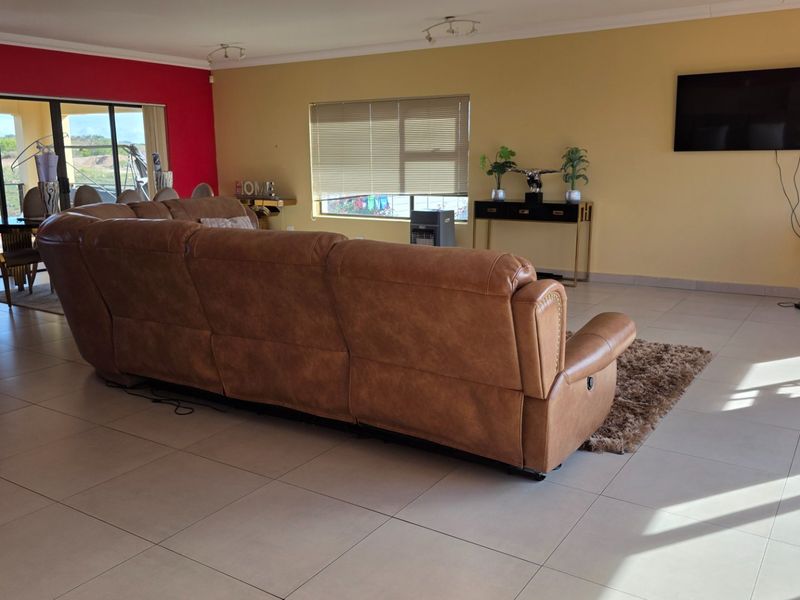 Large House... Separate Apartment... Unrestricted Ocean Views !!! - Photo 9
