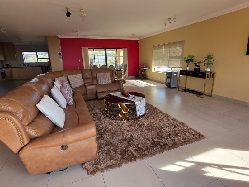 Large House... Separate Apartment... Unrestricted Ocean Views !!! - Photo 8