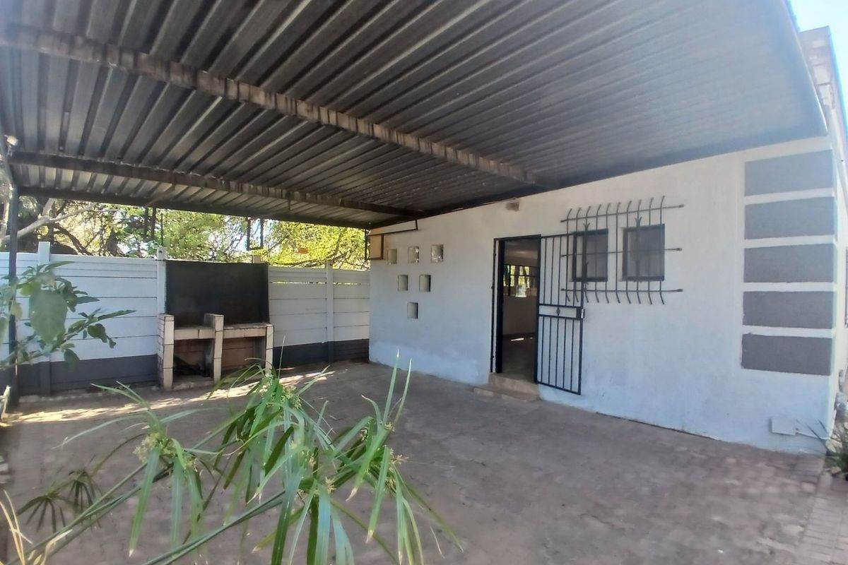 Office Premises with cottage and more - Photo 4