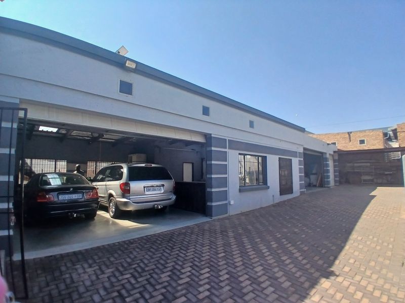 Office Premises with cottage and more - Photo 3