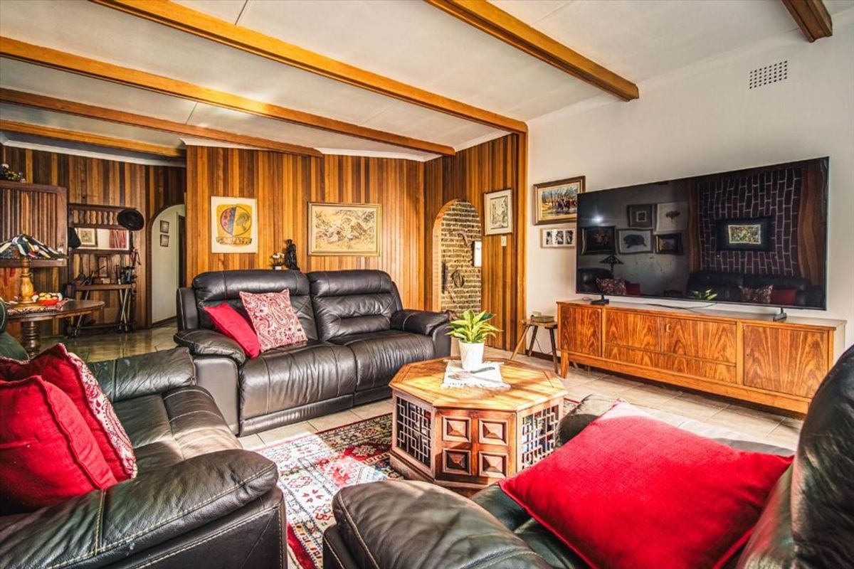 Spacious Family Home with Granny Flat and Ample Parking - Photo 2