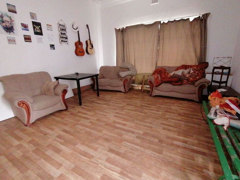 Spacious Family Home with Pool and Entertainment Appeal - Photo 2