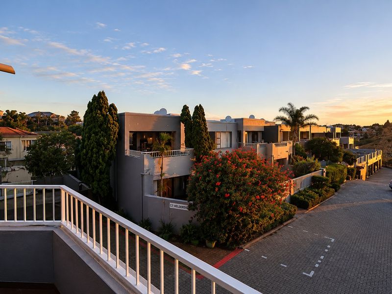2 Bedroom Apartment with Breathtaking Views in a Secure Complex - Photo 1