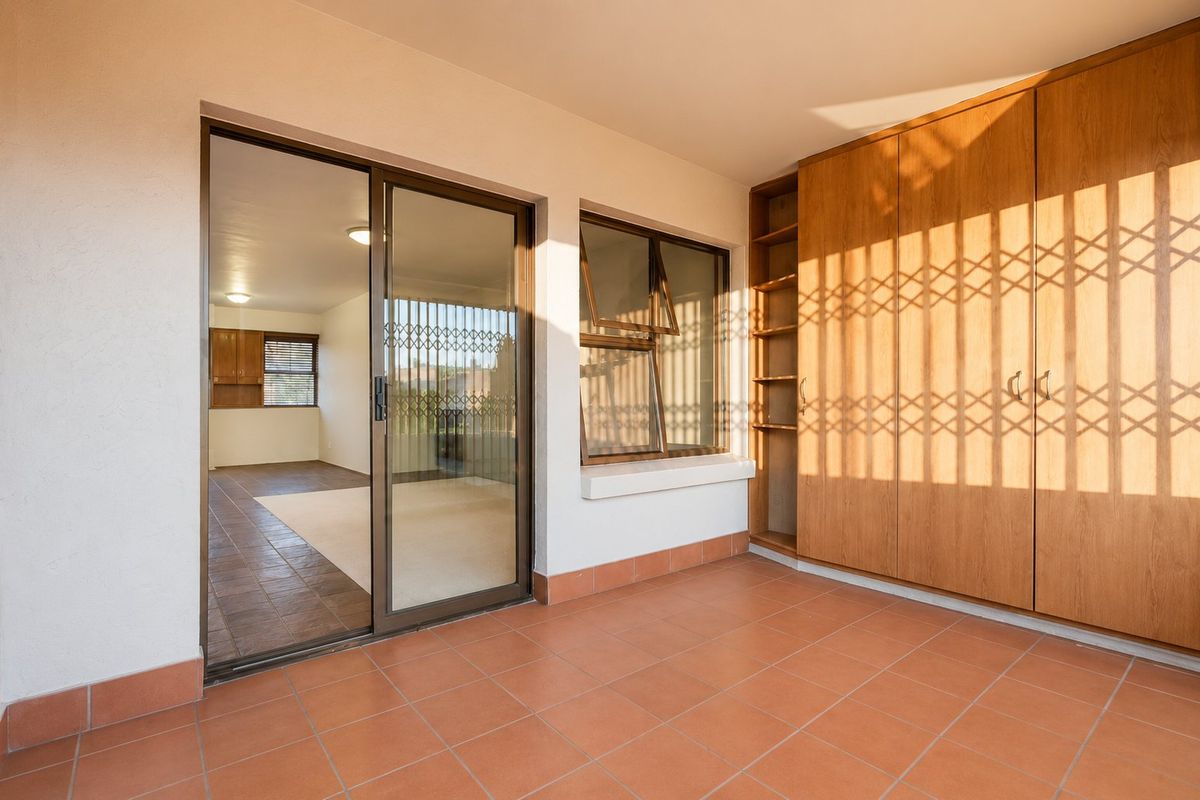 2 Bedroom Apartment with Breathtaking Views in a Secure Complex - Photo 5