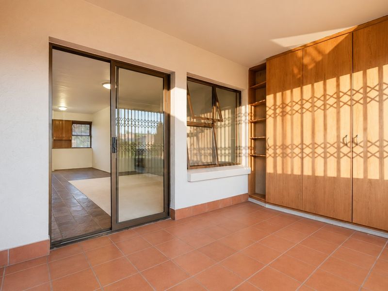 2 Bedroom Apartment with Breathtaking Views in a Secure Complex - Photo 5