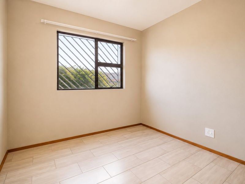 2 Bedroom Apartment with Breathtaking Views in a Secure Complex - Photo 8